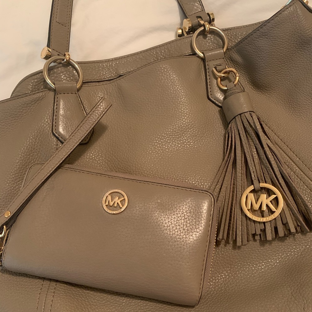 Micheal Kors purse